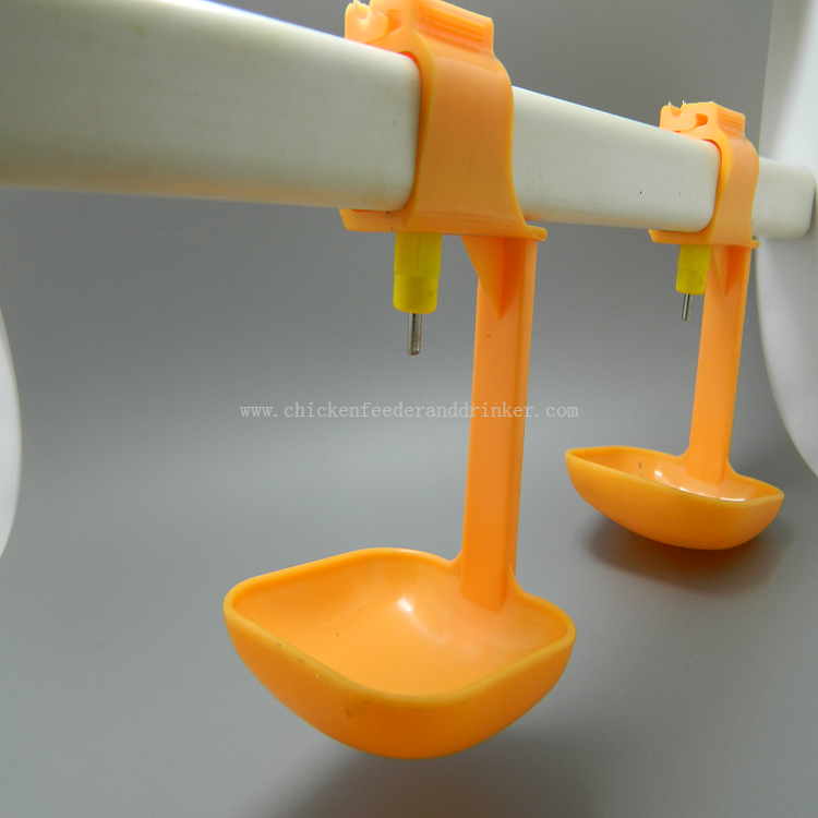 Bebedero automático de tetina para granja avícola con vasos de goteo para pollos LM-65