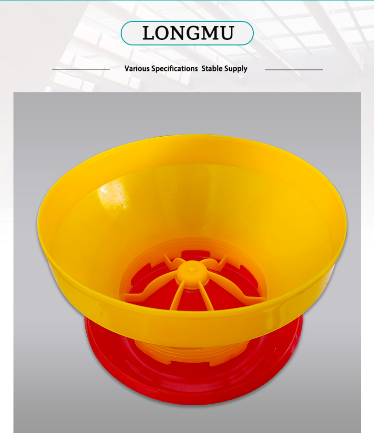 cubo alimentador de pollos