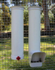 Bebedero y comedero de tubo colgante Cubo de alimentación para aves de corral con cubierta para lluvia Dispositivos de alimentación automática para gallinero Cubo de agua con taza de válvula